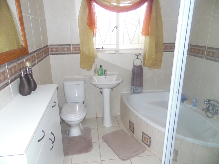 3 Bedroom Property for Sale in Jim Fouchepark Free State